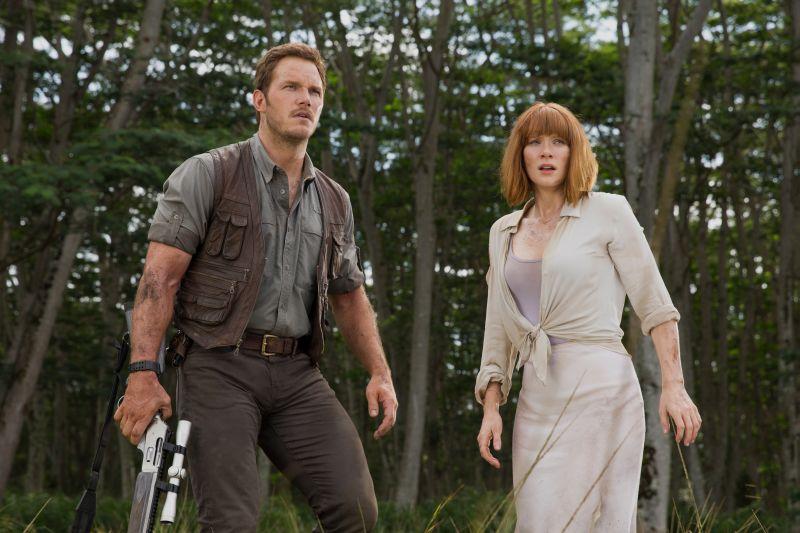 chris_pratt_v_vlogi_owena_in_bryce_dallas_howard_v_vlogi_claire.jpg