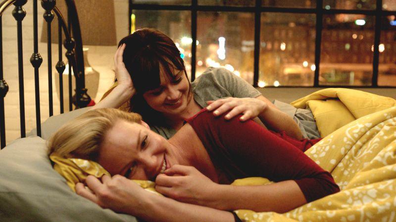 odlicni_katherine_heigl_in_alexis_bledel_v_romanticni_drami-_ki_v_sredisce_postavi_istospolno_zakonsko_zvezo.jpg